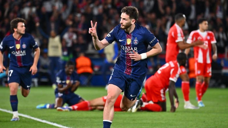 Kvaratskhelia tỏa sáng tại PSG với cú đúp, khẳng định đẳng cấp thế giới.