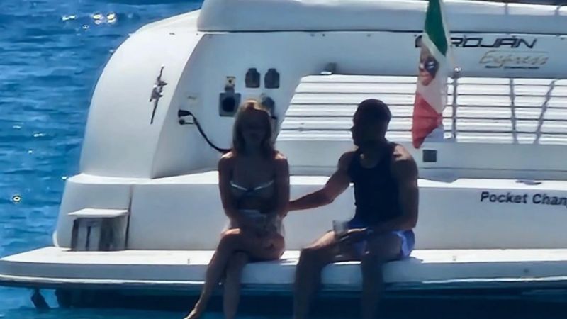 Mbappé gây tranh cãi vì thái độ thiếu chuyên nghiệp và vắng mặt ở các trận cầu lớn.